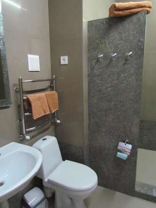 Гостевой дом Guest house Khan Харьков Четырехместный номер-3